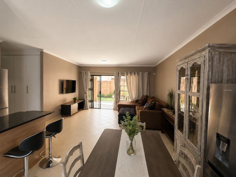 Townhouse For Sale in Sinoville, Pretoria - Photo 7