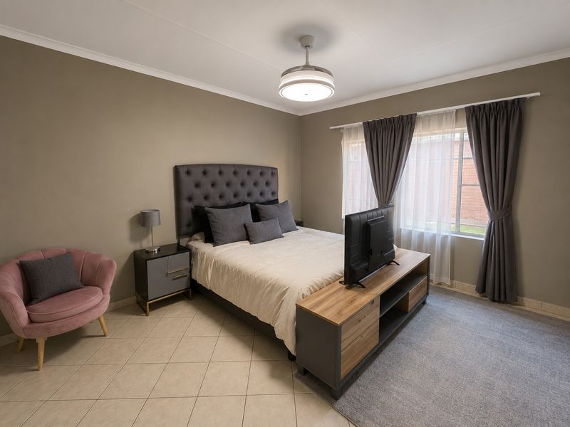 Townhouse For Sale in Sinoville, Pretoria - Photo 8