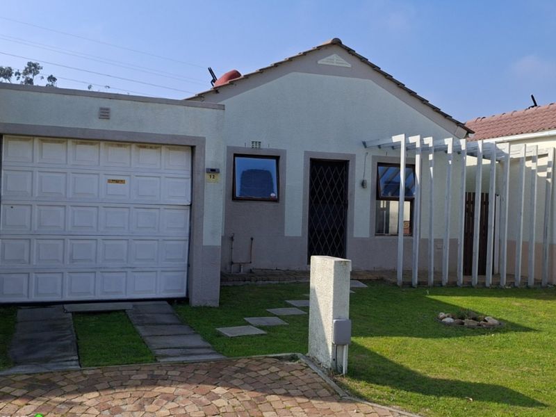 Well-Maintained 2-Bedroom Home in Secure Victoria Park, Somerset West - Photo 1
