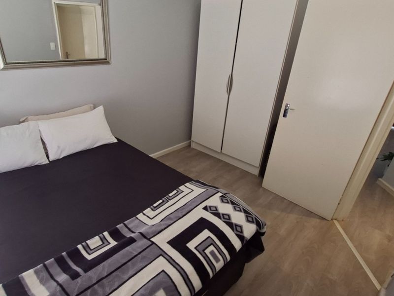 Well-Maintained 2-Bedroom Home in Secure Victoria Park, Somerset West - Photo 10