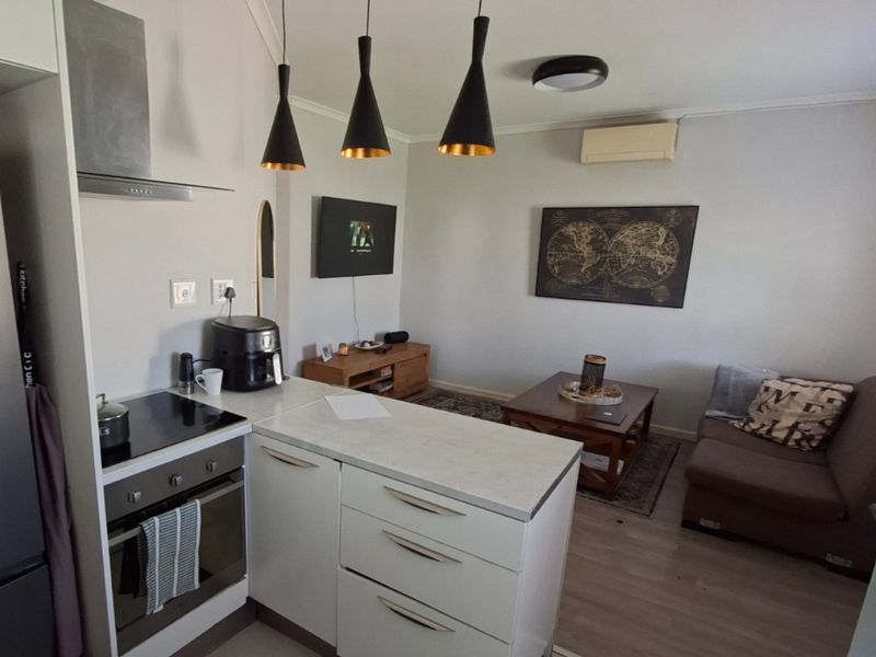 Well-Maintained 2-Bedroom Home in Secure Victoria Park, Somerset West - Photo 7