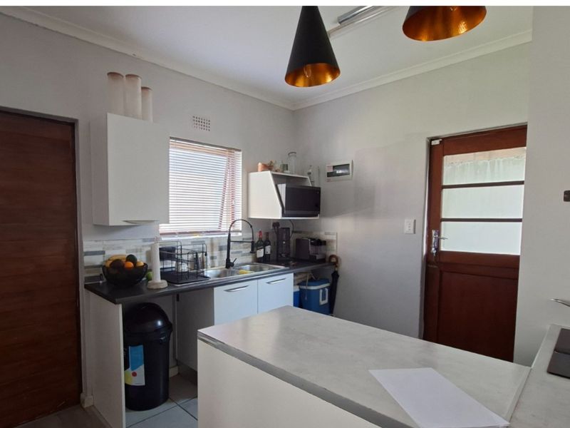Well-Maintained 2-Bedroom Home in Secure Victoria Park, Somerset West - Photo 6