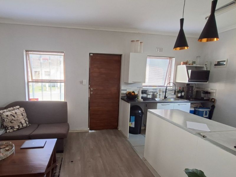 Well-Maintained 2-Bedroom Home in Secure Victoria Park, Somerset West - Photo 4