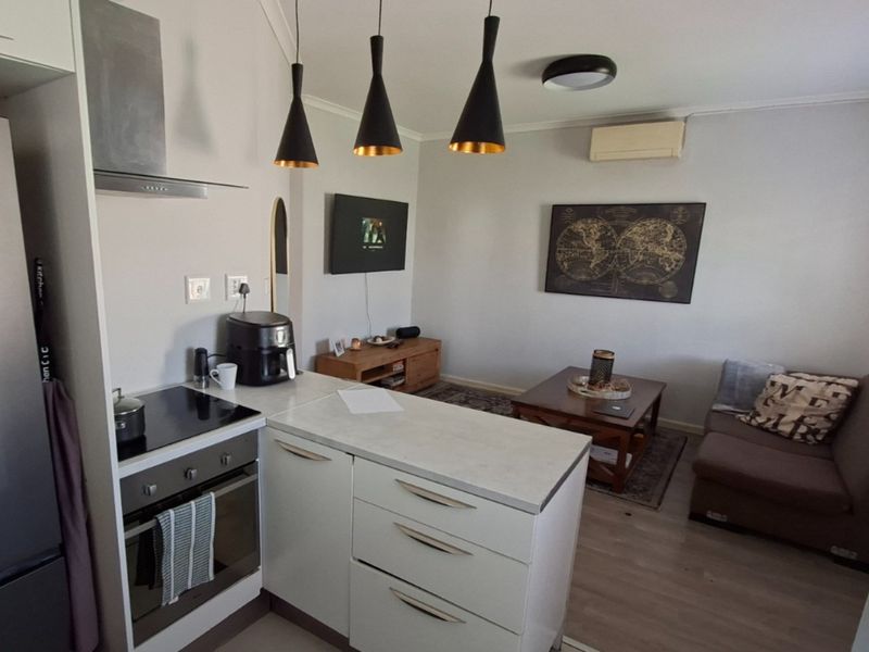 Well-Maintained 2-Bedroom Home in Secure Victoria Park, Somerset West - Photo 5