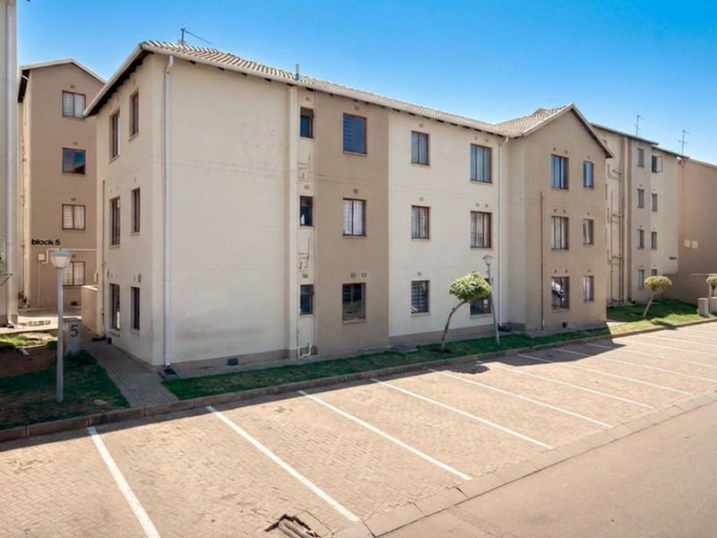 Studio Apartment For Sale in Jabulani, Soweto - Photo 1