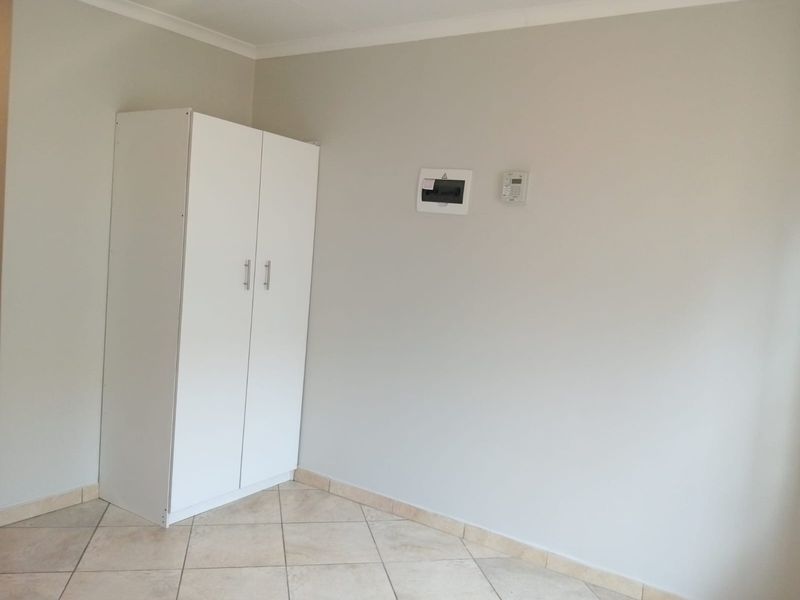 Studio Apartment For Sale in Jabulani, Soweto - Photo 5