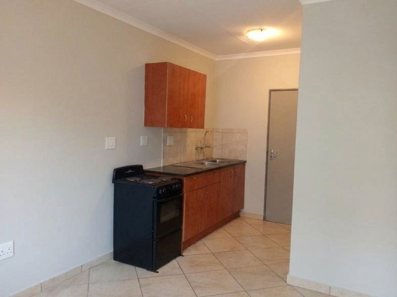 Studio Apartment For Sale in Jabulani, Soweto - Photo 2