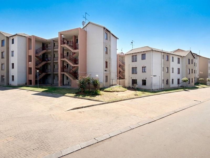 Studio Apartment For Sale in Jabulani, Soweto - Photo 1