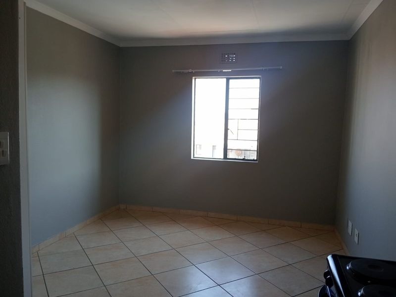 Studio Apartment For Sale in Jabulani, Soweto - Photo 4