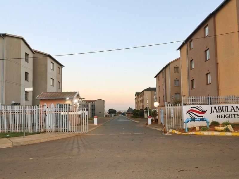 Studio Apartment For Sale in Jabulani, Soweto - Photo 1