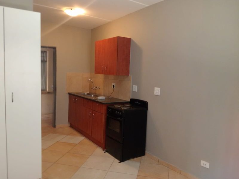Studio Apartment For Sale in Jabulani, Soweto - Photo 2