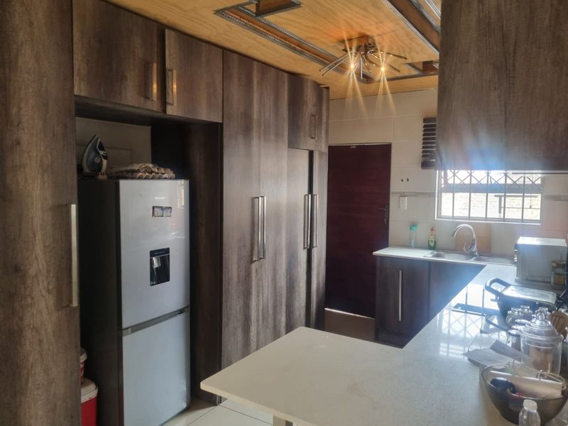 Apartment For Sale in Naturena, Johannesburg 2667 Nicolls street ext19 - Photo 10