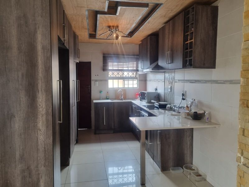Apartment For Sale in Naturena, Johannesburg 2667 Nicolls street ext19 - Photo 4