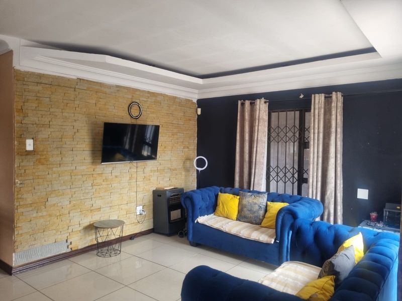 Apartment For Sale in Naturena, Johannesburg 2667 Nicolls street ext19 - Photo 2