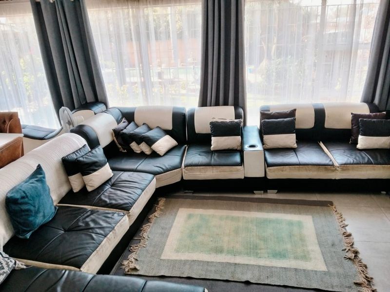 Neat and  Move-In Ready 2 Bedroom Home with Flatlet in Springs - Photo 6