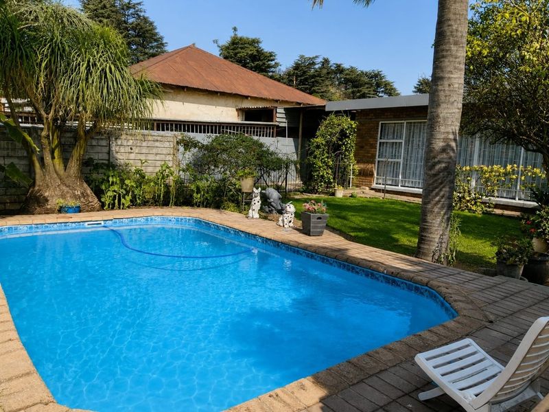 Neat and  Move-In Ready 2 Bedroom Home with Flatlet in Springs - Photo 1