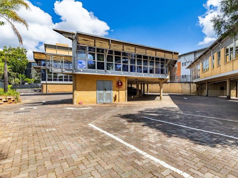 Prime A- Grade Commersial Office Building  (Fully Tenanted) - Photo 1