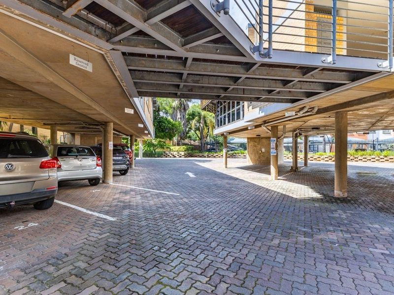 Prime A- Grade Commersial Office Building  (Fully Tenanted) - Photo 3