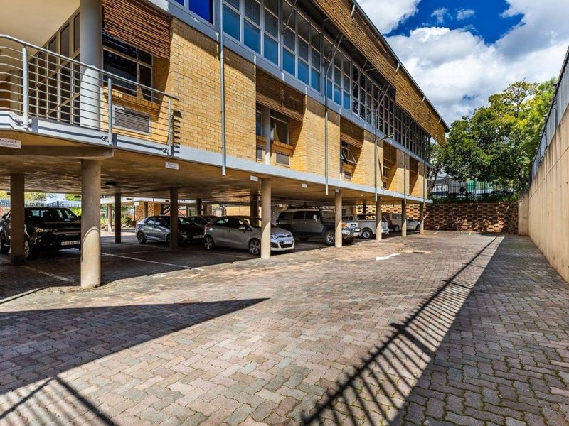 Prime A- Grade Commersial Office Building  (Fully Tenanted) - Photo 4