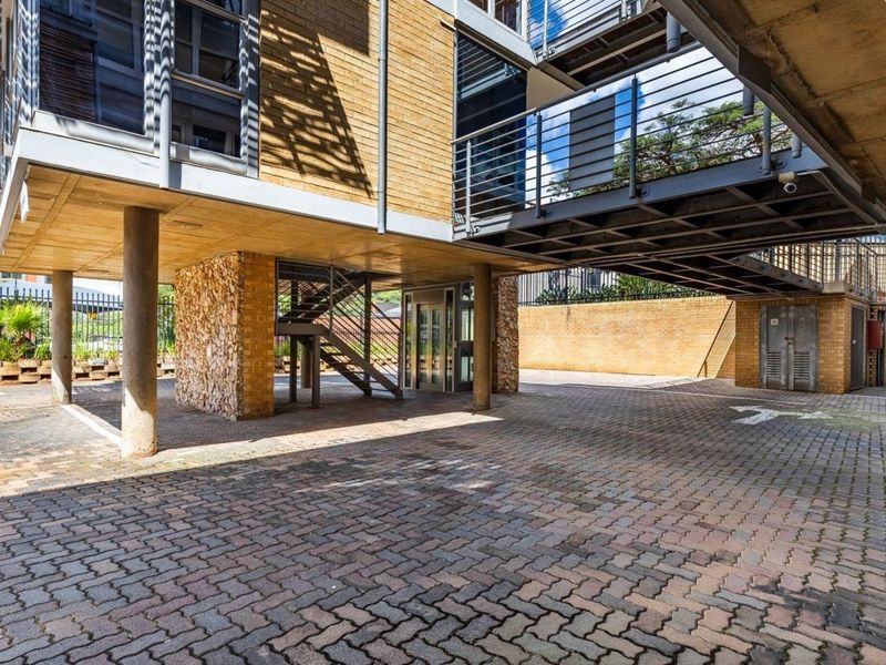Prime A- Grade Commersial Office Building  (Fully Tenanted) - Photo 2