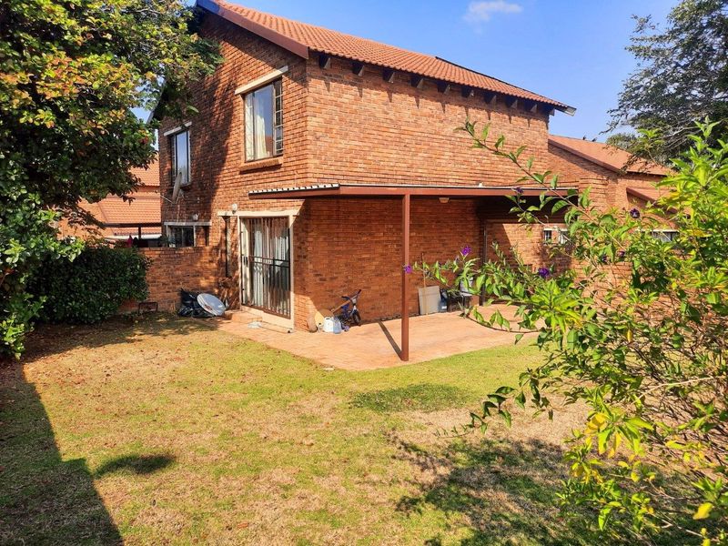 Townhouse For Sale in Wilgeheuwel, Roodepoort - Photo 6