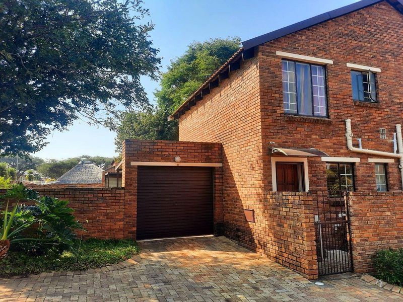 Townhouse For Sale in Wilgeheuwel, Roodepoort - Photo 3