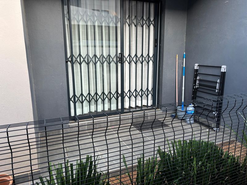 Apartment To Rent in Athlone Park, Amanzimtoti, KwaZulu Natal - Photo 1