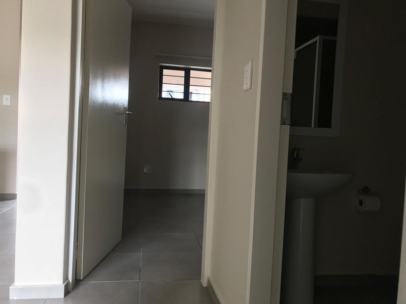 Ground Floor 2-Bedroom Apartment in Waterfall Ridge, Vorna Valley - Photo 8