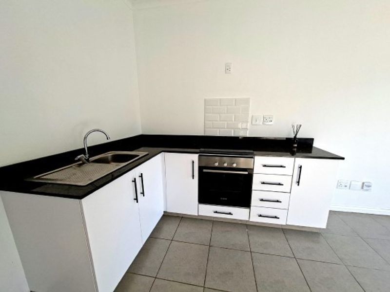 Stylish Apartment To Rent in Waterfall, Hillcrest, KwaZulu Natal - Photo 2