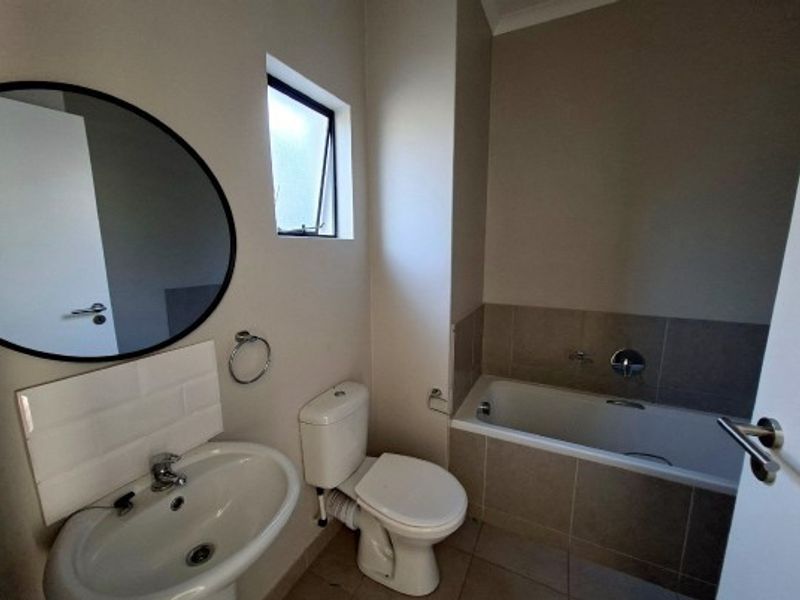 Stylish Apartment To Rent in Waterfall, Hillcrest, KwaZulu Natal - Photo 5