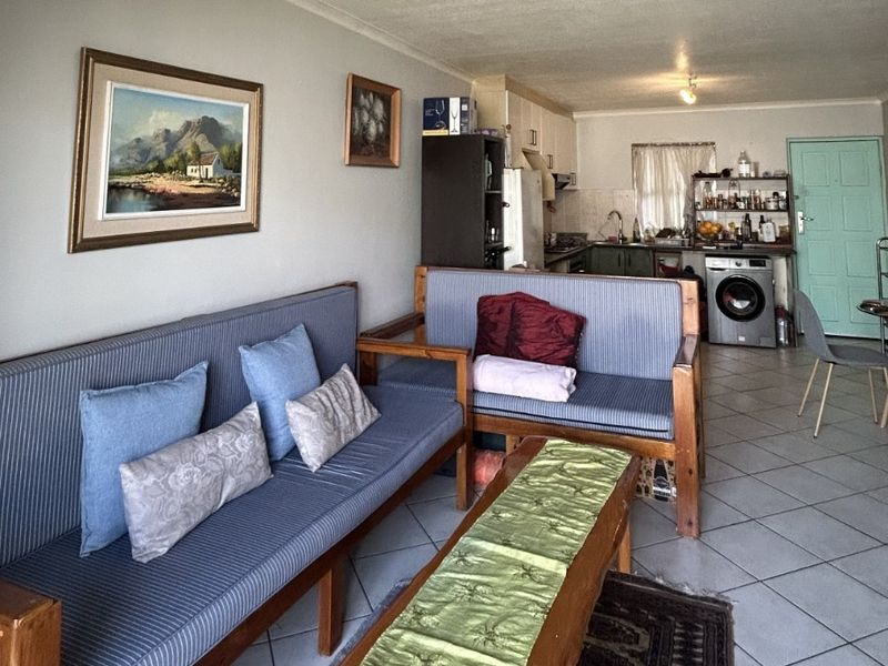 Ground Floor Living, One Bedroom with a Private Garden - Photo 7