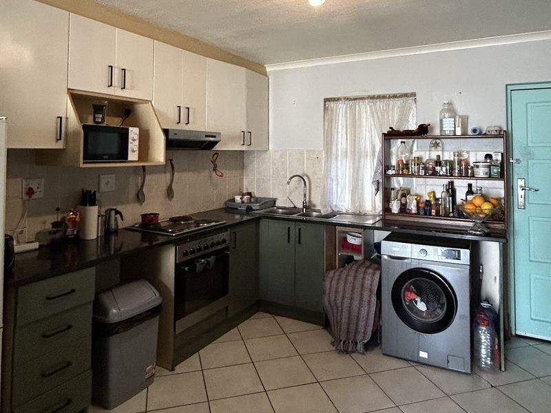 Ground Floor Living, One Bedroom with a Private Garden - Photo 4