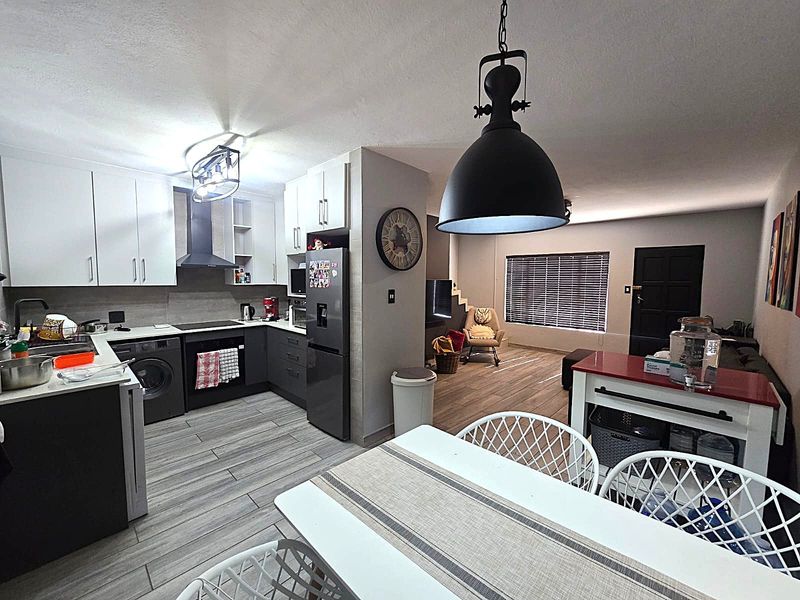 Stunning 2 Bedroom Duplex for Sale in Annlin - Photo 6