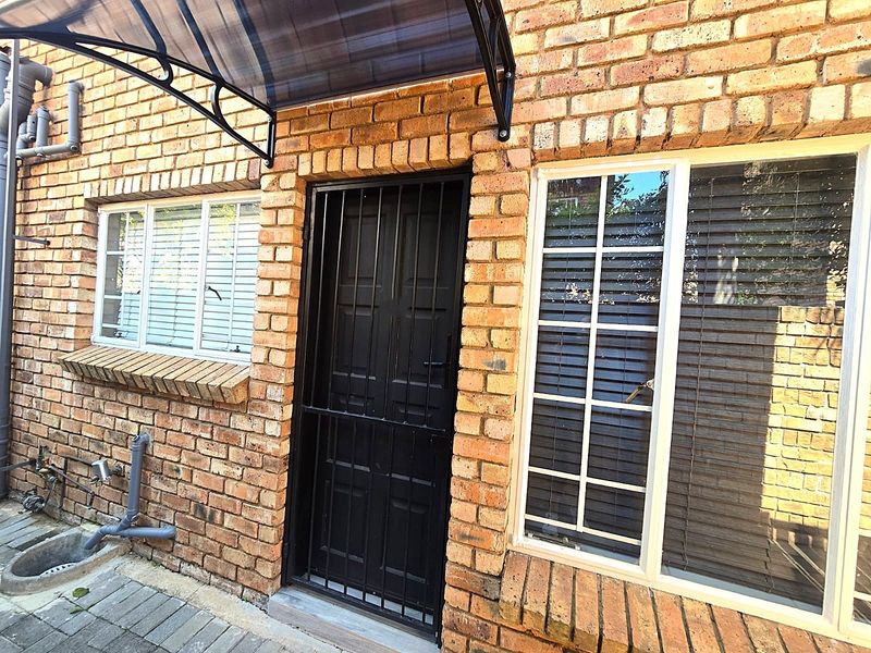 Stunning 2 Bedroom Duplex for Sale in Annlin - Photo 4