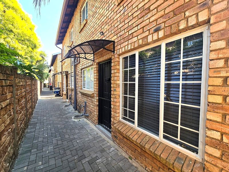 Stunning 2 Bedroom Duplex for Sale in Annlin - Photo 3