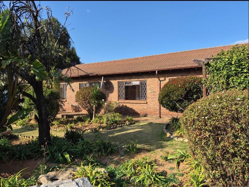 Spacious 4BD House To Rent in North Riding, Randburg - Photo 2