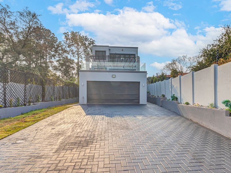 Contemporary Luxury Living in the Heart of Bryanston - Photo 1