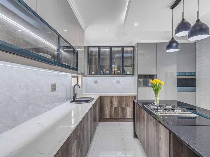 Contemporary Luxury Living in the Heart of Bryanston - Photo 3