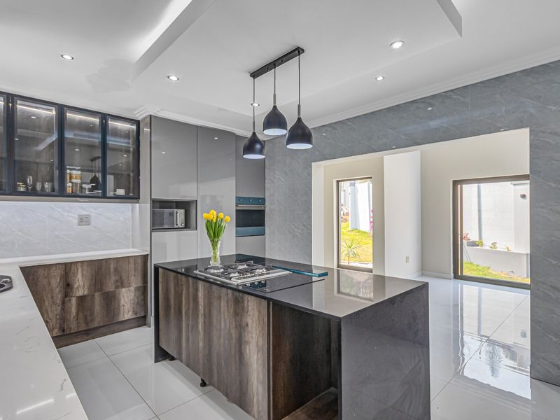 Contemporary Luxury Living in the Heart of Bryanston - Photo 2