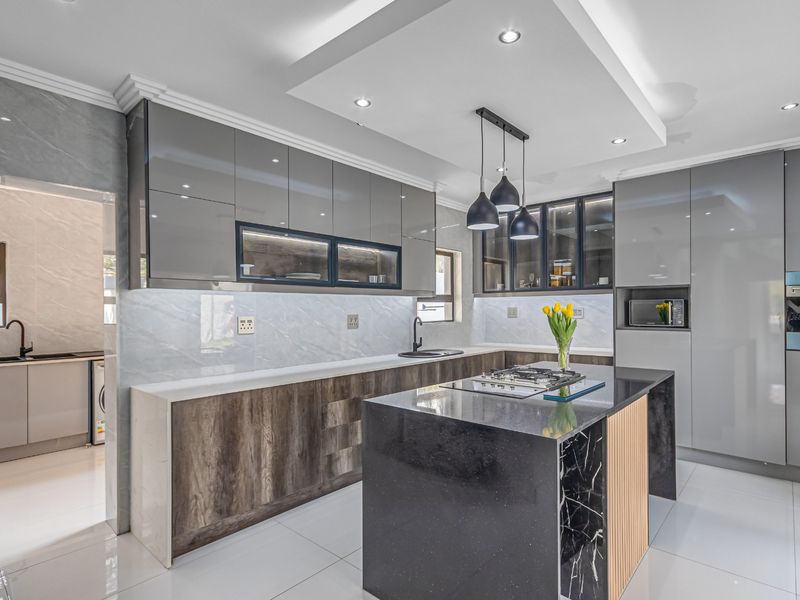 Contemporary Luxury Living in the Heart of Bryanston - Photo 4