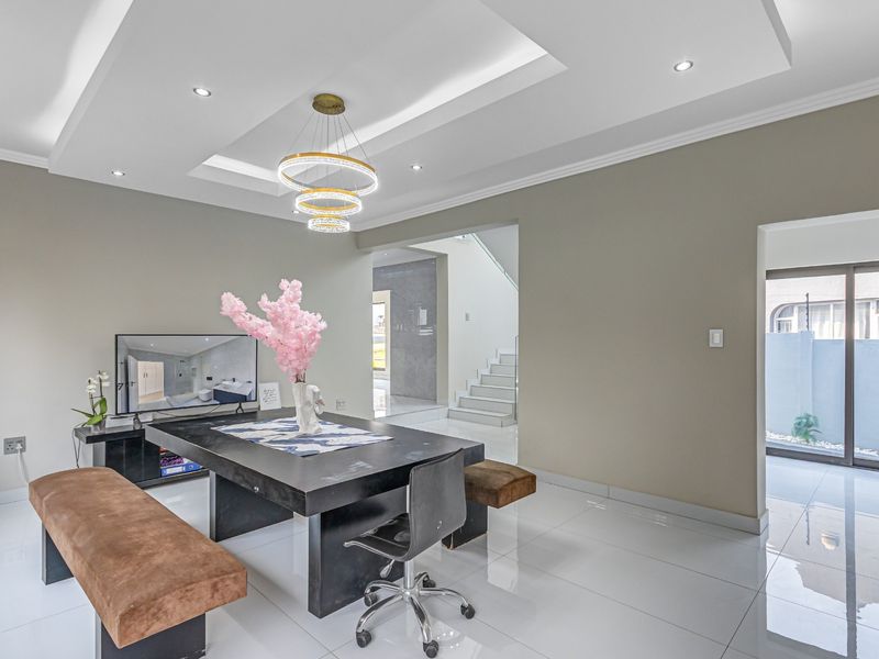 Contemporary Luxury Living in the Heart of Bryanston - Photo 7