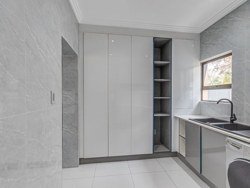 Contemporary Luxury Living in the Heart of Bryanston - Photo 8