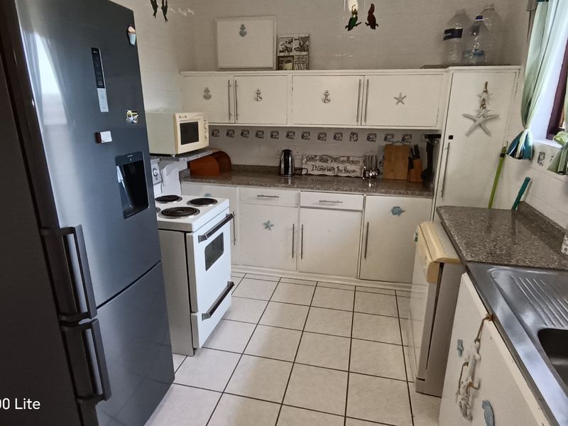 Apartment with coastal charm, St Michaels On Sea, KZN - Photo 3