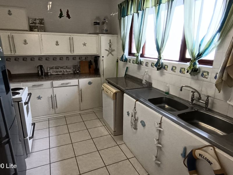 Apartment with coastal charm, St Michaels On Sea, KZN - Photo 2