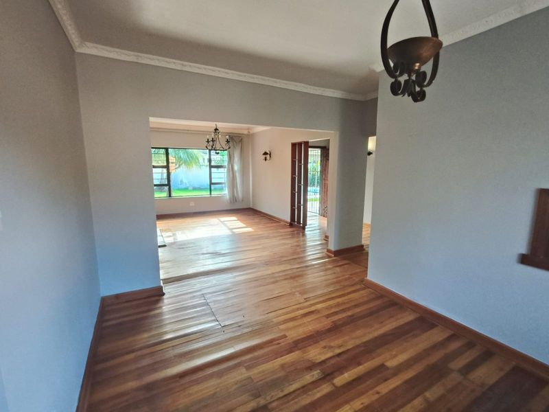 Spacious 3 Bedroom house with attached batchelor patch - Photo 5
