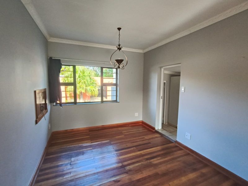 Spacious 3 Bedroom house with attached batchelor patch - Photo 7