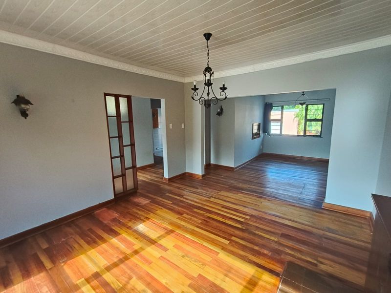 Spacious 3 Bedroom house with attached batchelor patch - Photo 4