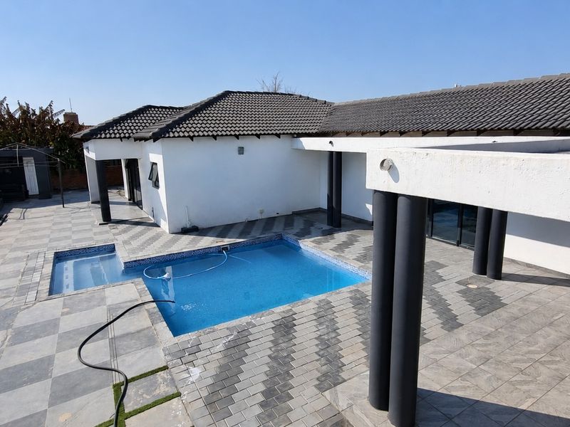 House For Sale in Brits Central, Brits, North West - Photo 2