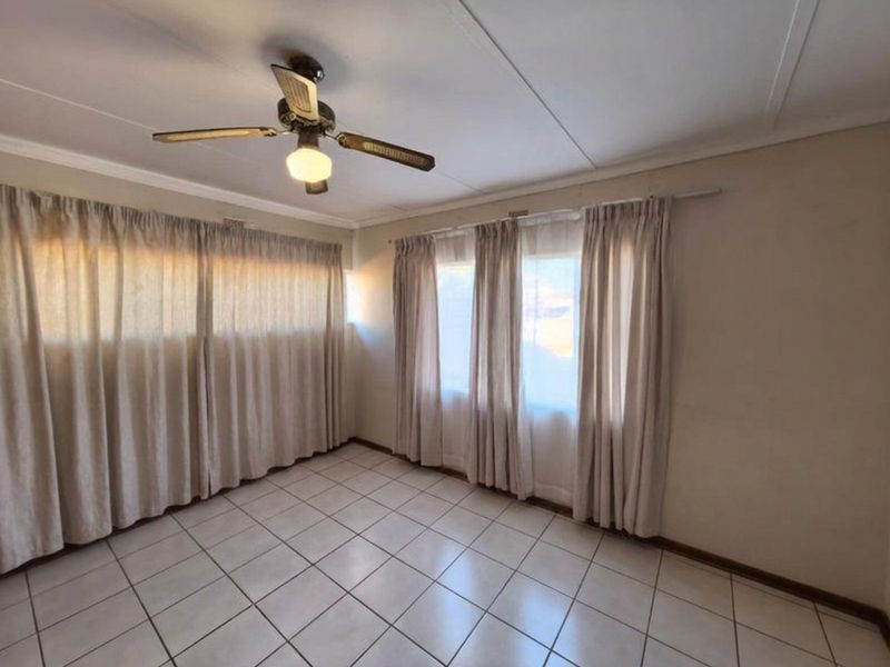 Your Perfect Start! Modern, Easy-Care Living Awaits in Barkly West - Photo 8