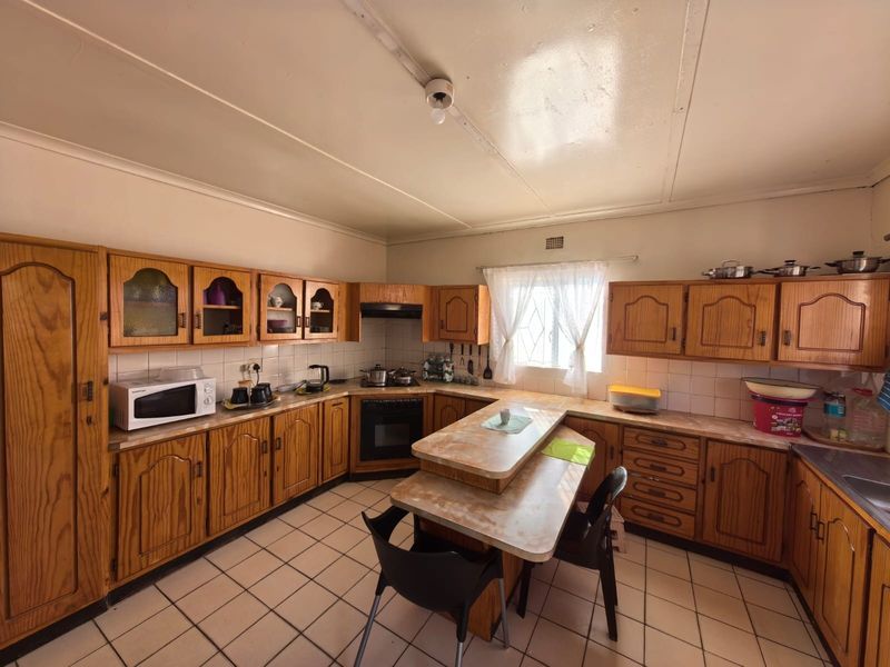 Your Perfect Start! Modern, Easy-Care Living Awaits in Barkly West - Photo 5